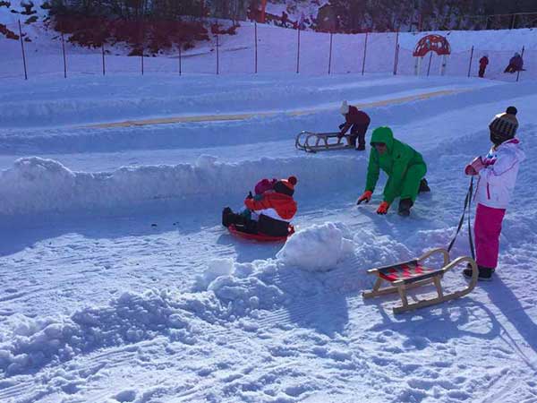 bambini sulla neve