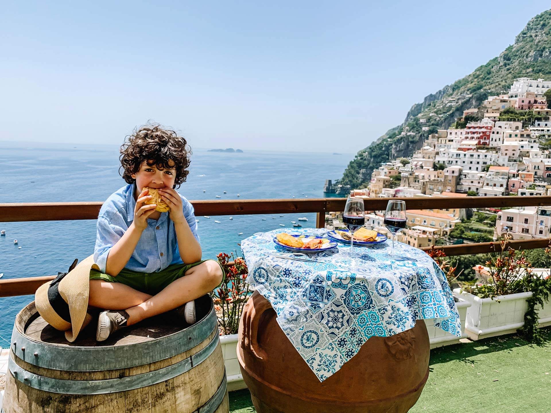 Picnic Chic A Positano Su Una Terrazza Di Limoni