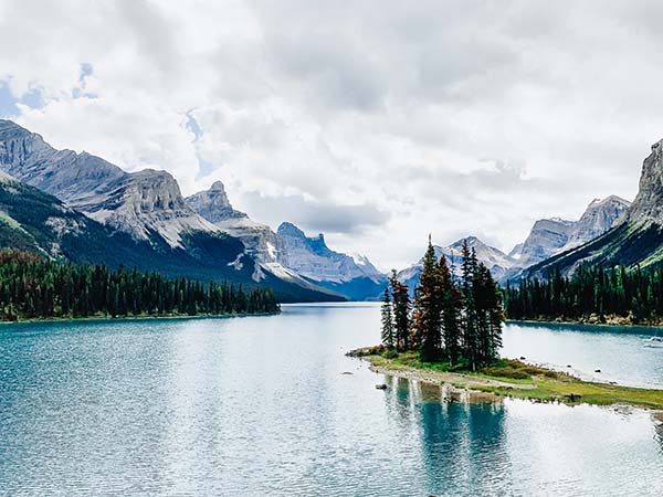 maligne lake spirit island