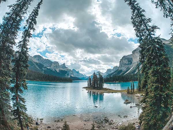 maligne lake