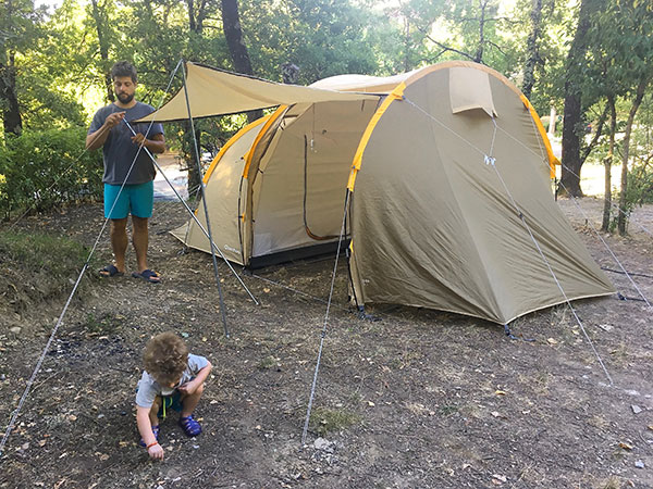 campeggio con bambino piccolo tenda