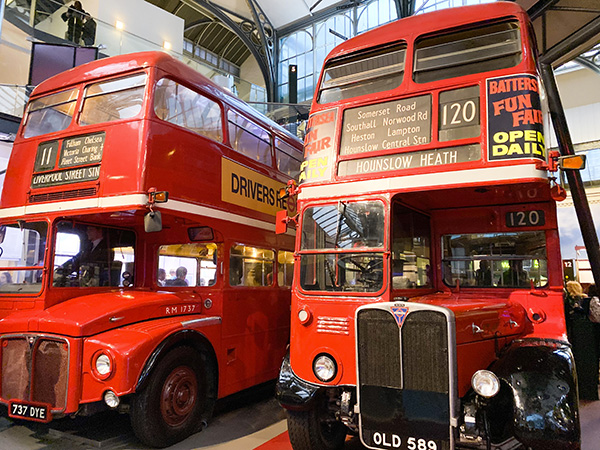 autobus rossi londra nel museo dei trasporti