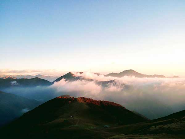 Panorama montagne dal rifugio monte marca