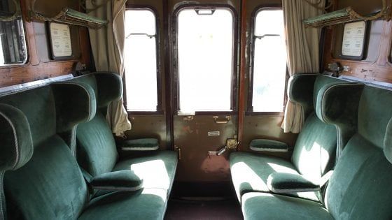 carrozza treno poltrone verdi retro