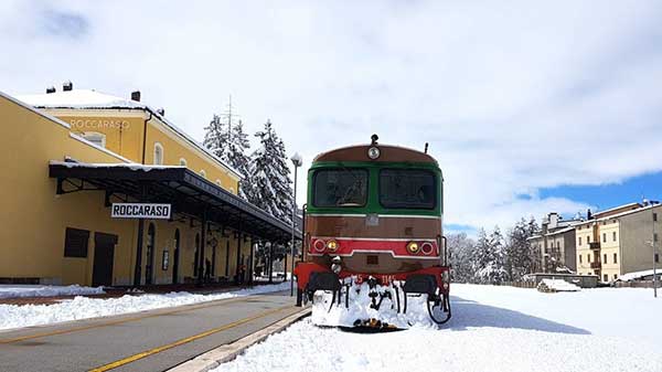 treno storico stazione roccaraso neve natale