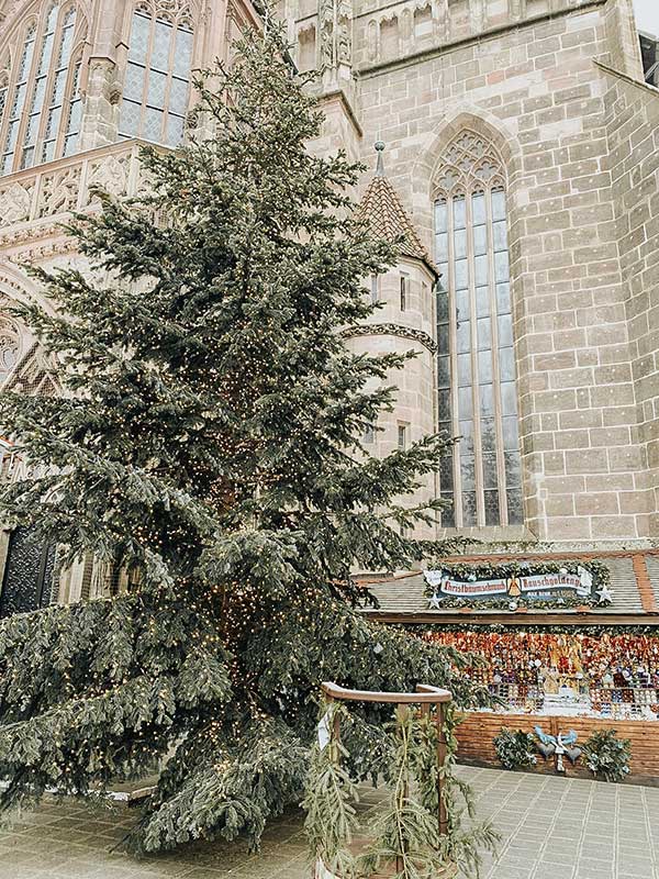 albero di natale in paizza a norimberga
