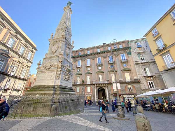 obelisco piazza san Domenico Napoli