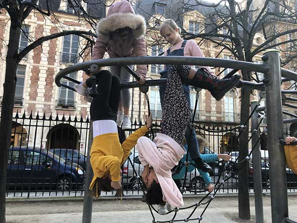 Parigi Place des Vosges parco giochi bambini