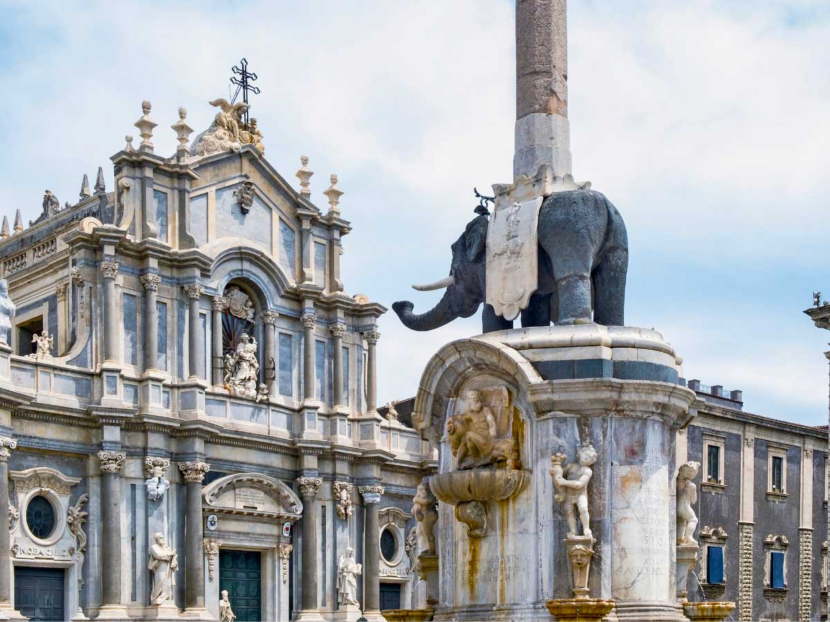 Piazza Duomo a Catania con i bambini