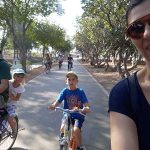famiglia in bici a Sukothai