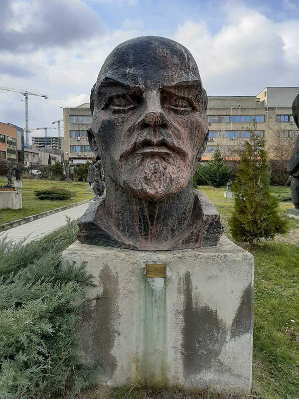 statue museo socialista sofia