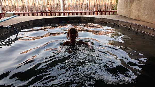 thailandia bambini hot spring onsen