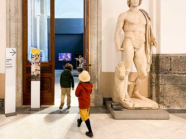 bambini al museo