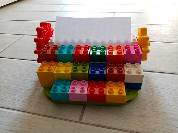 macchina da scrivere fatta con i lego
