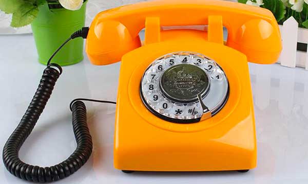 teleono vintage arancione