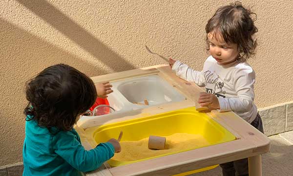 Un pomeriggio di giochi sul terrazzo