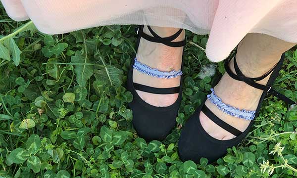 ballerine donna su prato