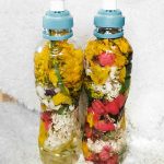 bottiglie con fiori