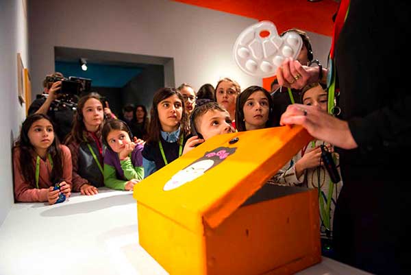 bambini al museo sapron oscatola co nFrida Khalo