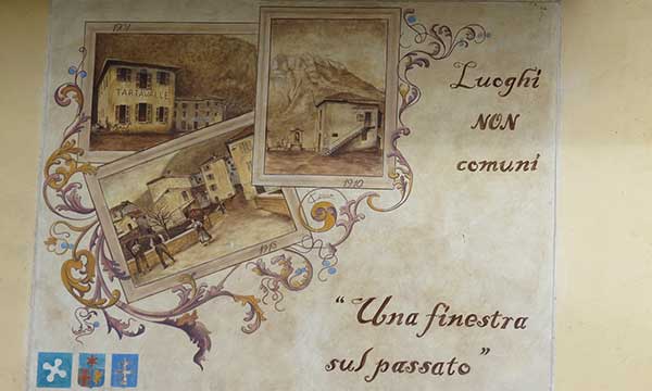 murales taceno, scritta "Borghi non comuni"