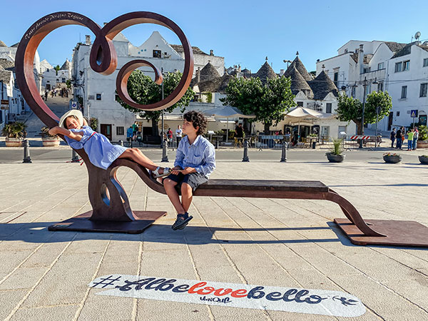 Alberobello piazza bambini