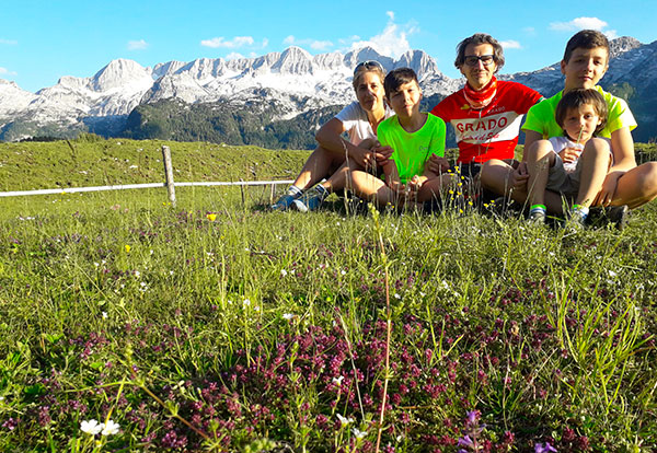 famiglia di ciclisti