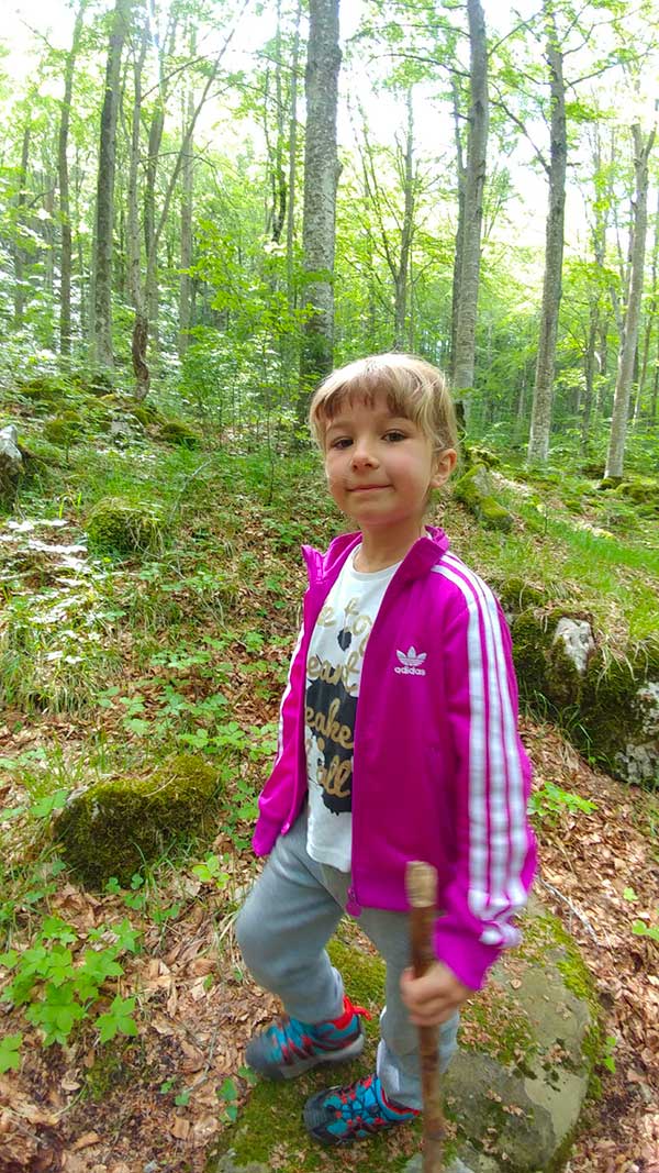 bambina trekking