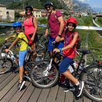 famiglia in bici