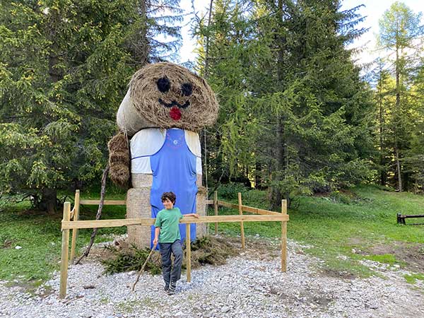 spaventapasseri gigante