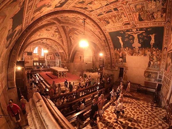 Affresco di Giotto all'interno delle basilica di San Francesco