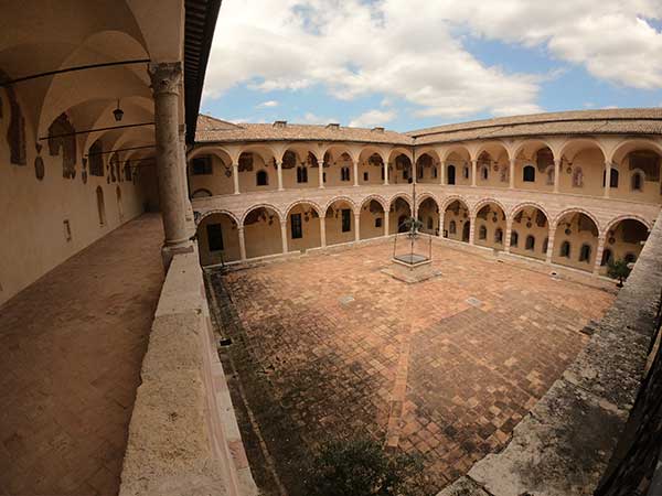 Chiostro basilica san francesco