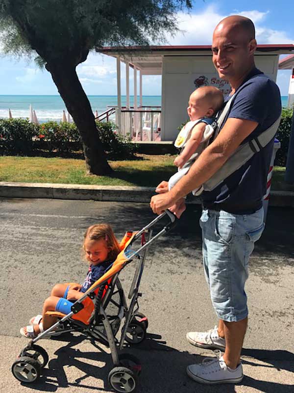 papà con bambini a Castiglione della Pescaia