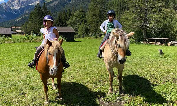 bambini a cavallo 