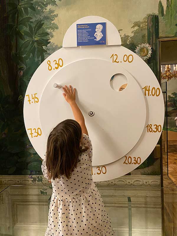 bimba gira ruota del tempo in u nmuseo