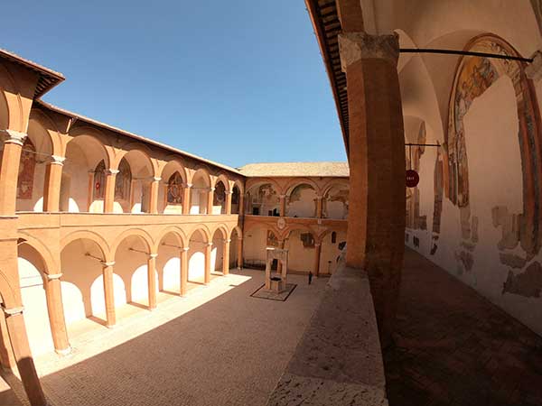 rocca spoleto cortile