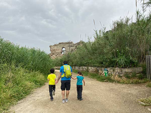 famiglia su llago di Averno