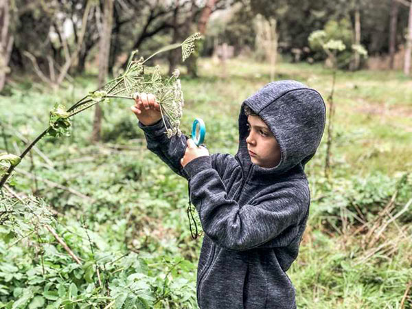 bambino nella natura