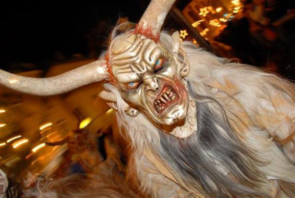 maschera da diavolo con lunghe corna