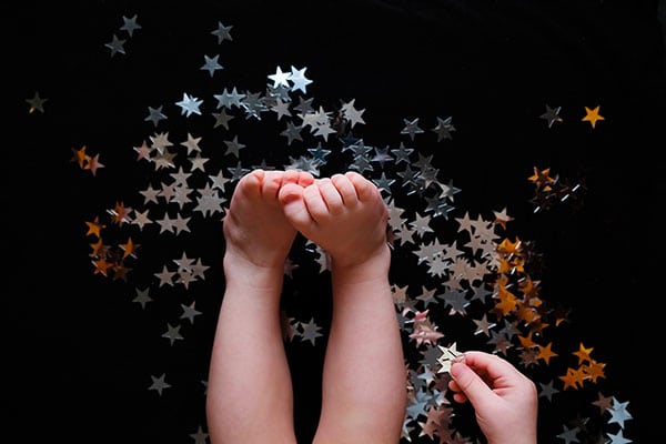 piedi bimbi con stelle argenate