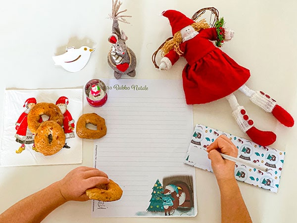 letterina a babbo natale biscotti e addobbi di Natale