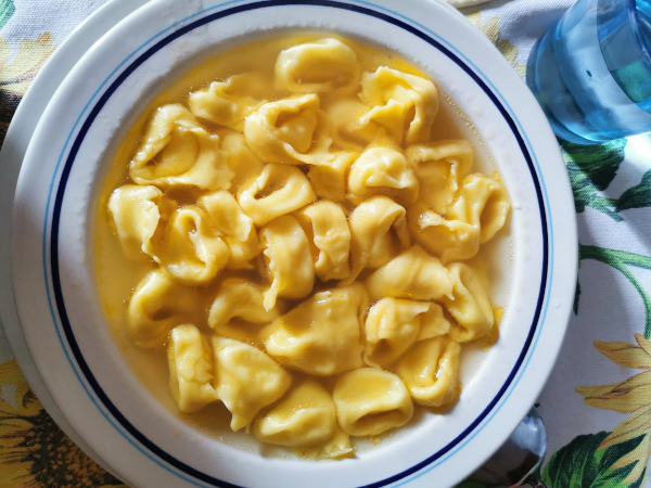 cappelletti in brodo