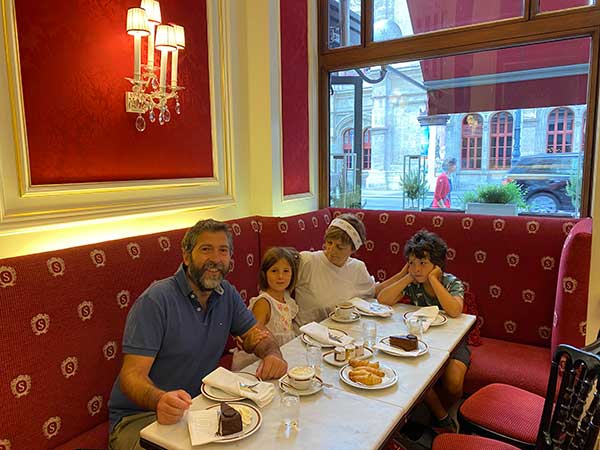 Viaggiapiccoli al sacher caffè