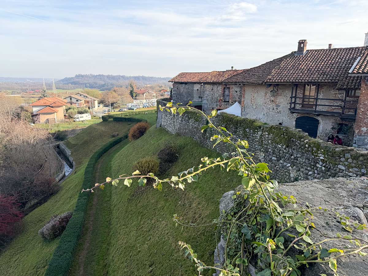 vista dalla mura del Ricetto di Candelo in camper