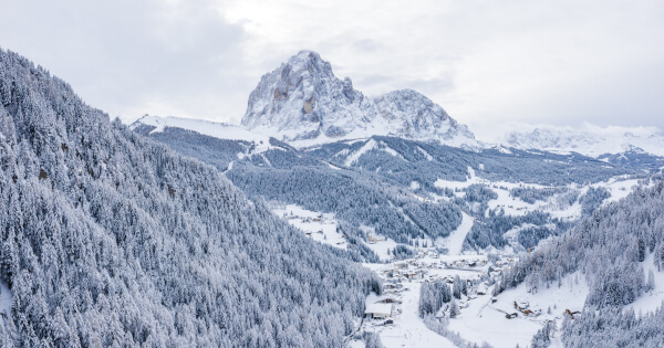 vista montagna innevata