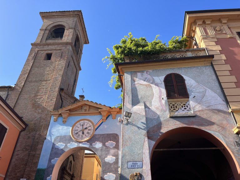 Dozza, il borgo dai muri dipinti: cosa vedere con i bambini