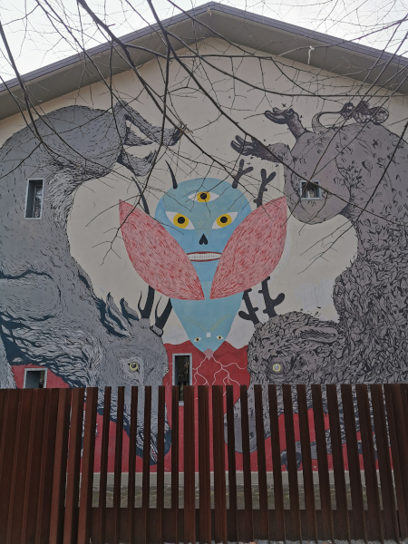 murales con animali e extraterrestre