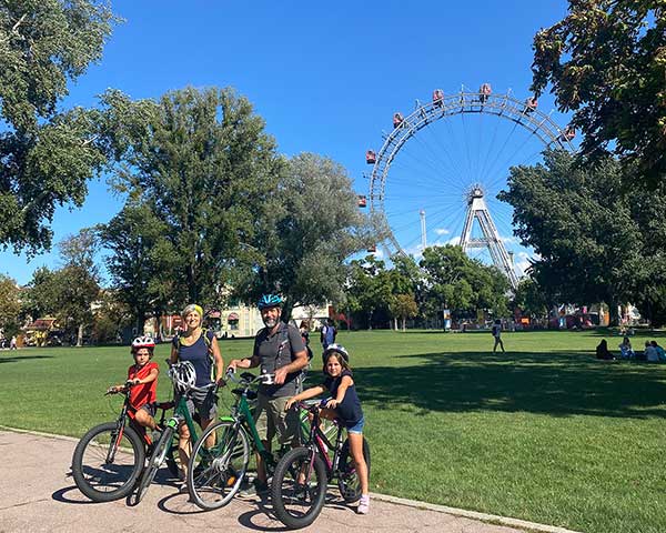 Vienna famiglia in bici