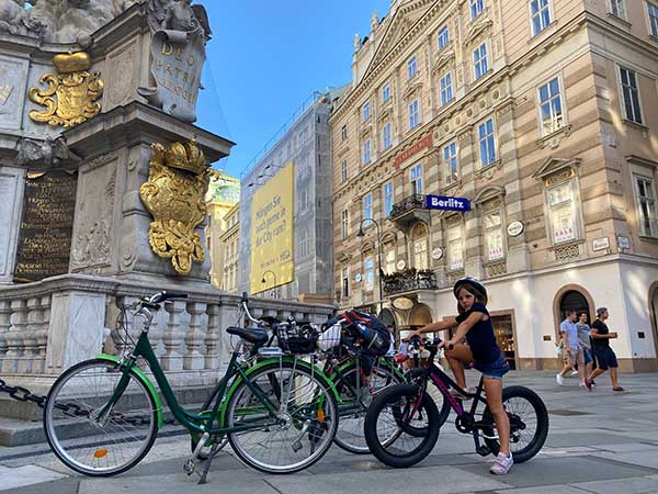 bambina bici a Vienna