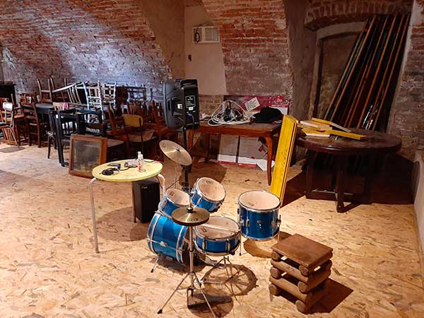 batteria in una salone