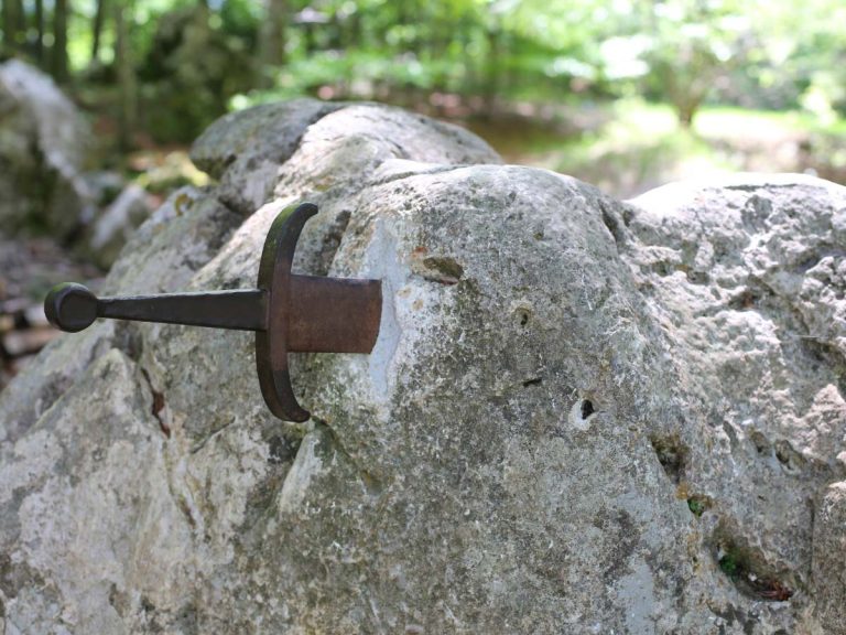 spada nella roccia Italia